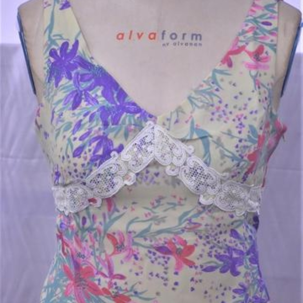 Sleeveless with lace V-neck top for Missy